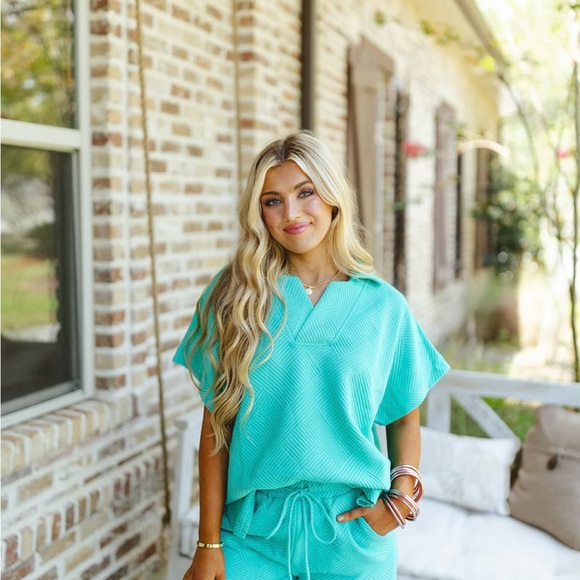 Boutique 2 piece textured capri set wore once - Picture 9 of 9